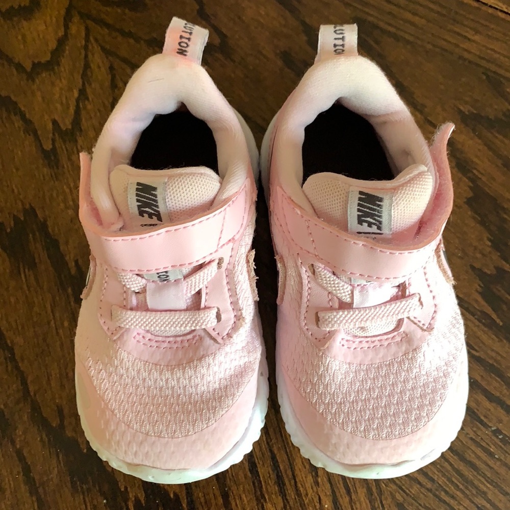 Nike Tennis Shoes